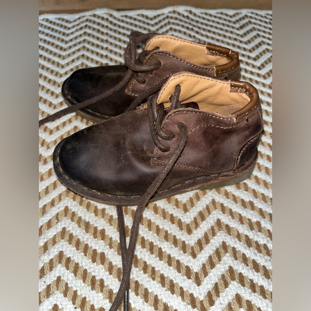 Kennth Cole New York baby boys size 6 brown lace up dress shoes